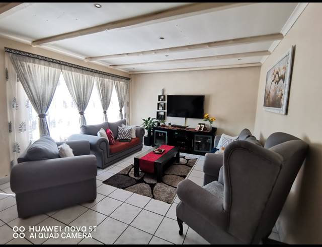4 BEDROOM HOUSE FOR SALE IN BIRCH ACRES